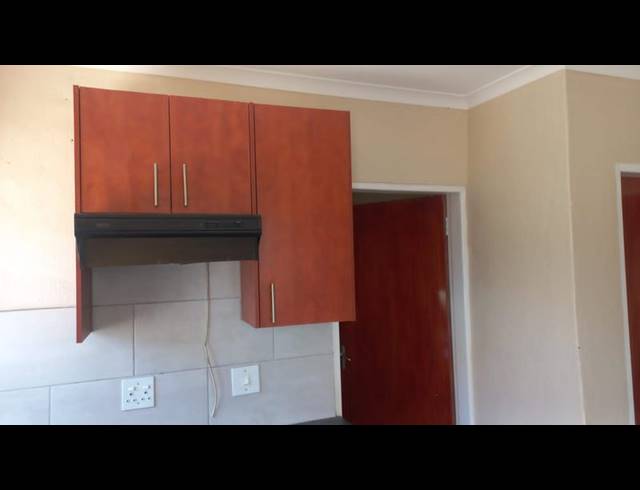 2 BEDROOM PROPERTY TO RENT IN WITPOORTJIE